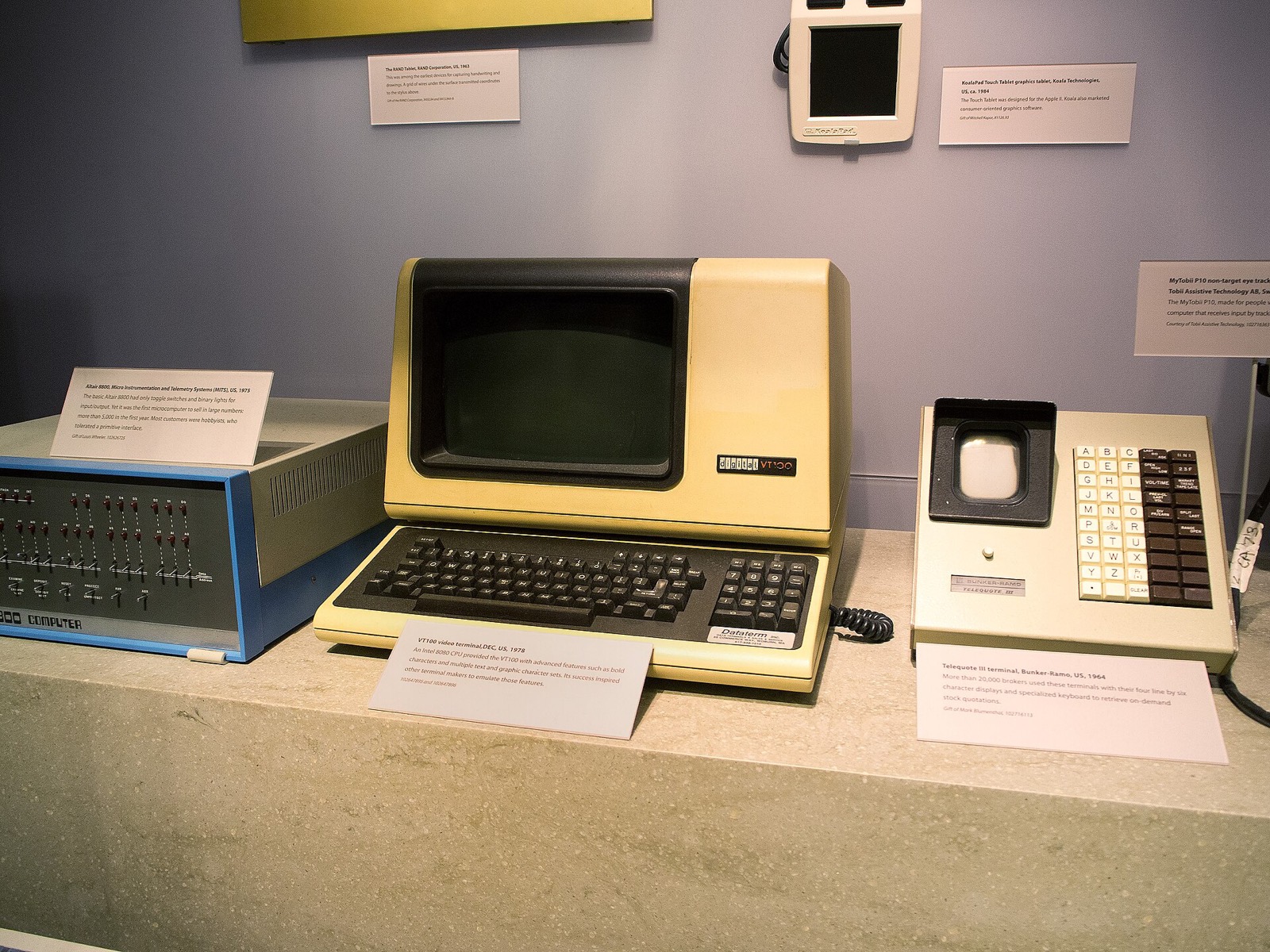 A cream DEC VT100 terminal with its keyboard, on display at the Computer History Museum
